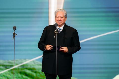 AFA18 Jury President Sammo HUNG presents the Best Director and Best Film awards.